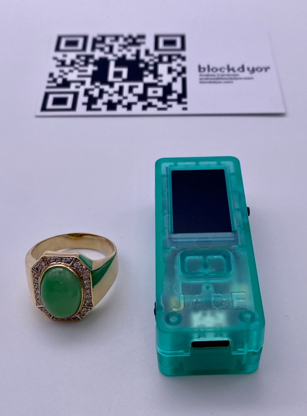  Blockstream Jade - Bitcoin Hardware Wallet - Camera -  Bluetooth - USB-C - 240 mAh Battery - Secure Your Bitcoin Offline  (Transparent Orange) : Electronics