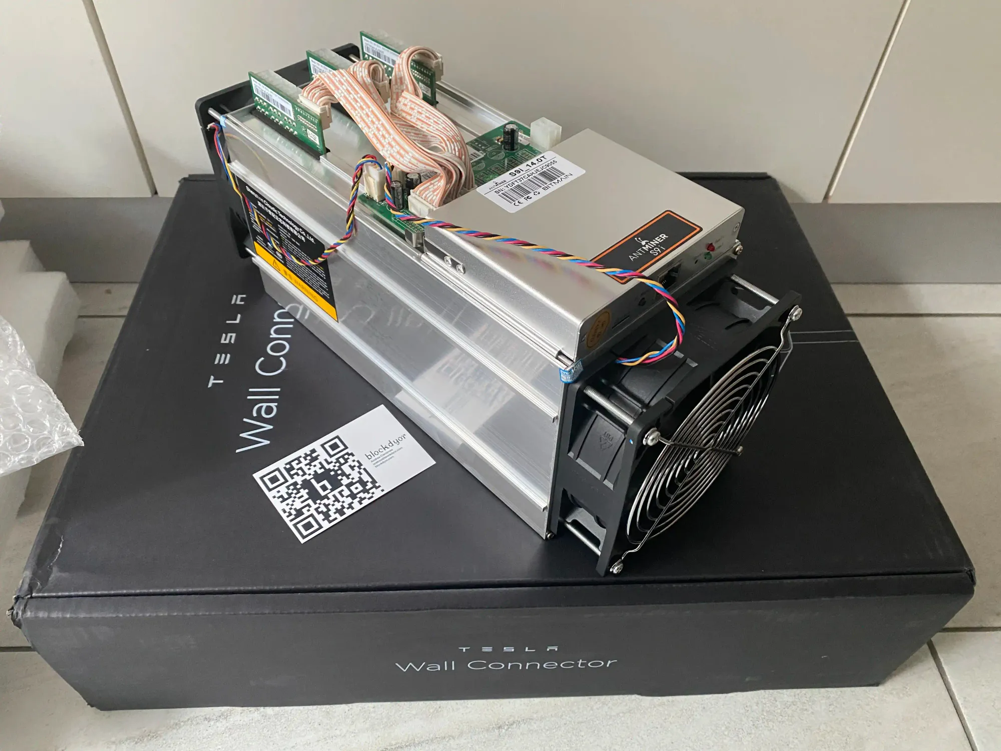 Bitmain Antminer S9i Unboxing Step 5