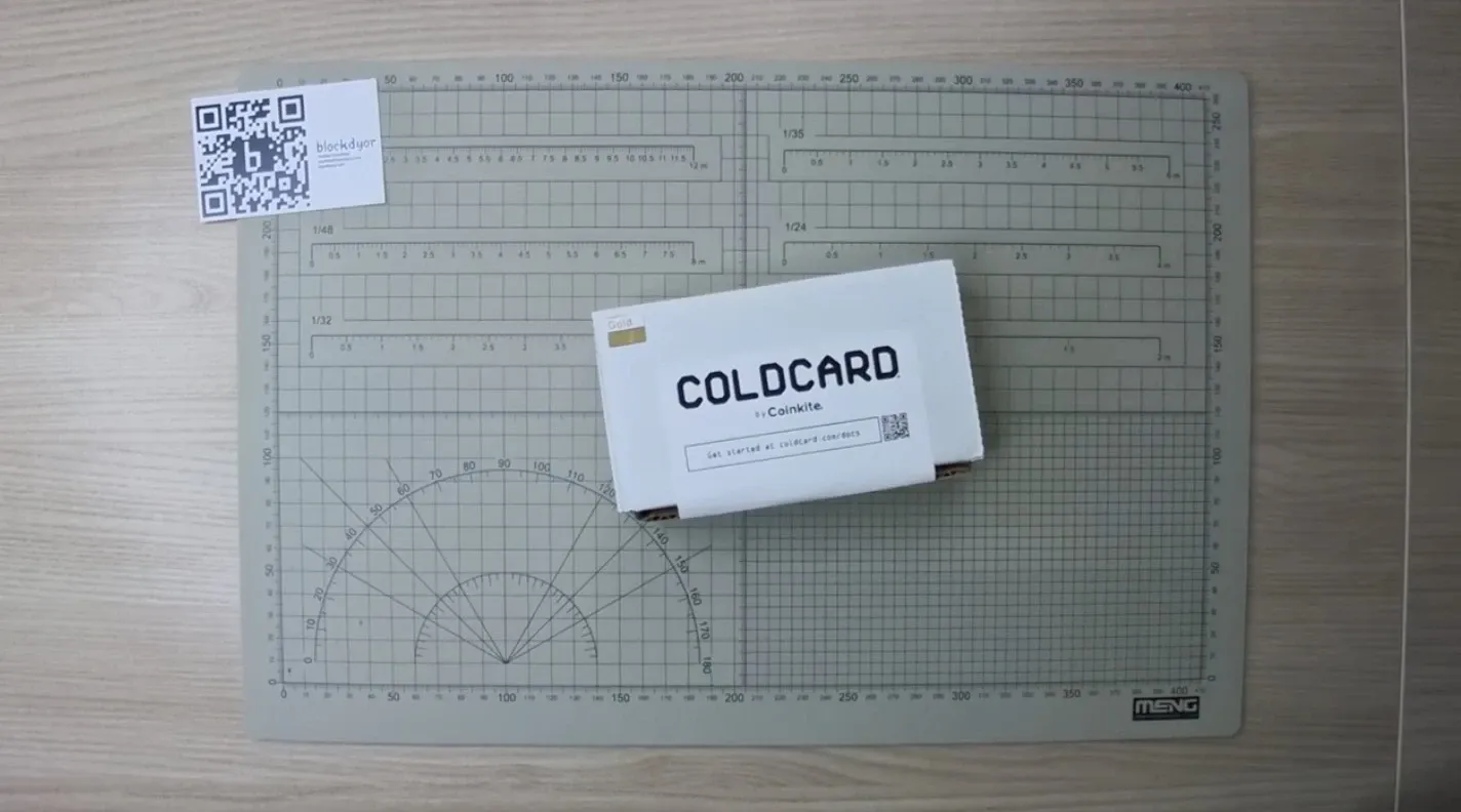 COLDCARD Q Unboxing 1